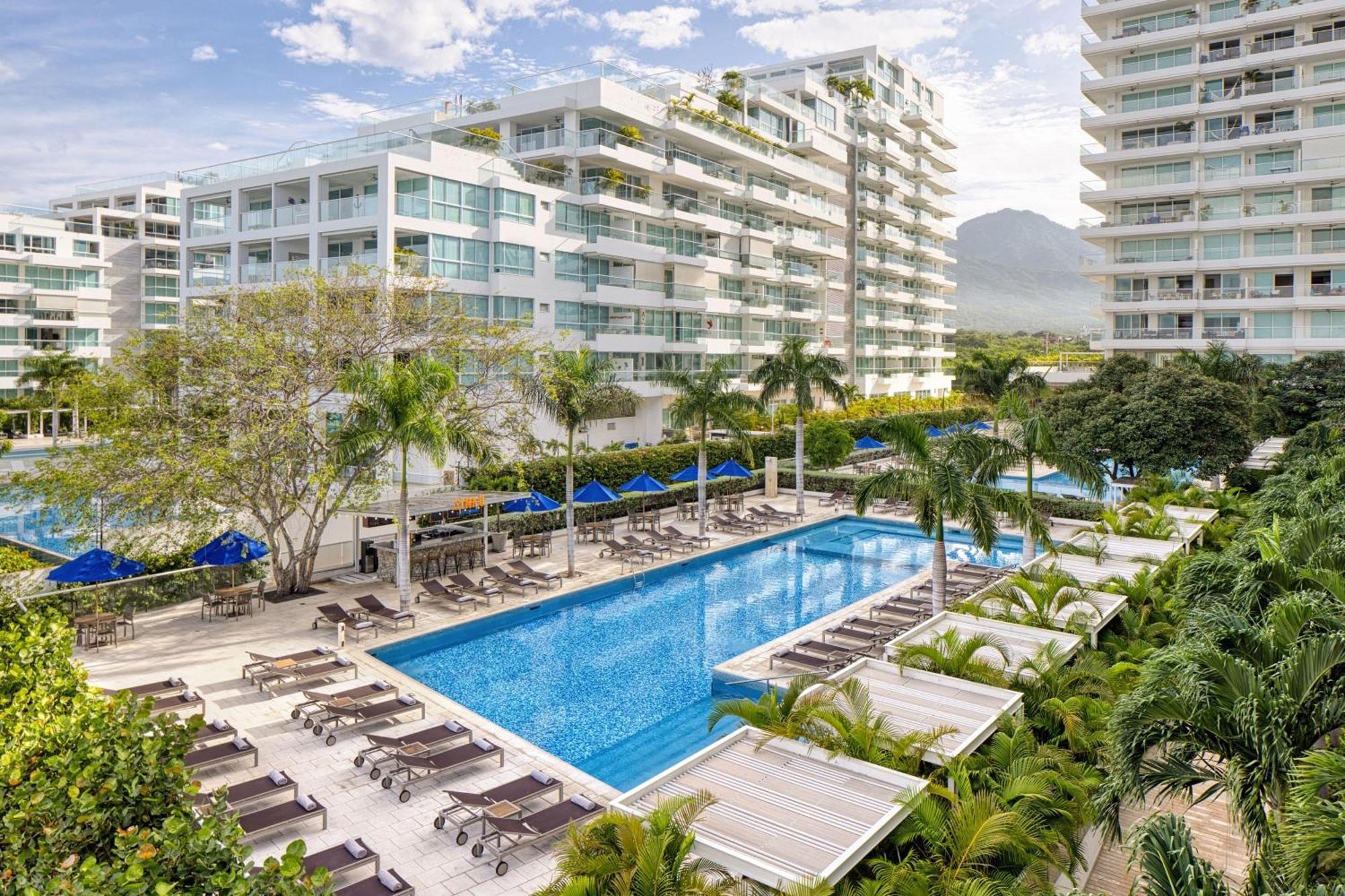 Santa Marta Marriott Resort Playa Dormida Exterior foto The swimming pool at the hotel
