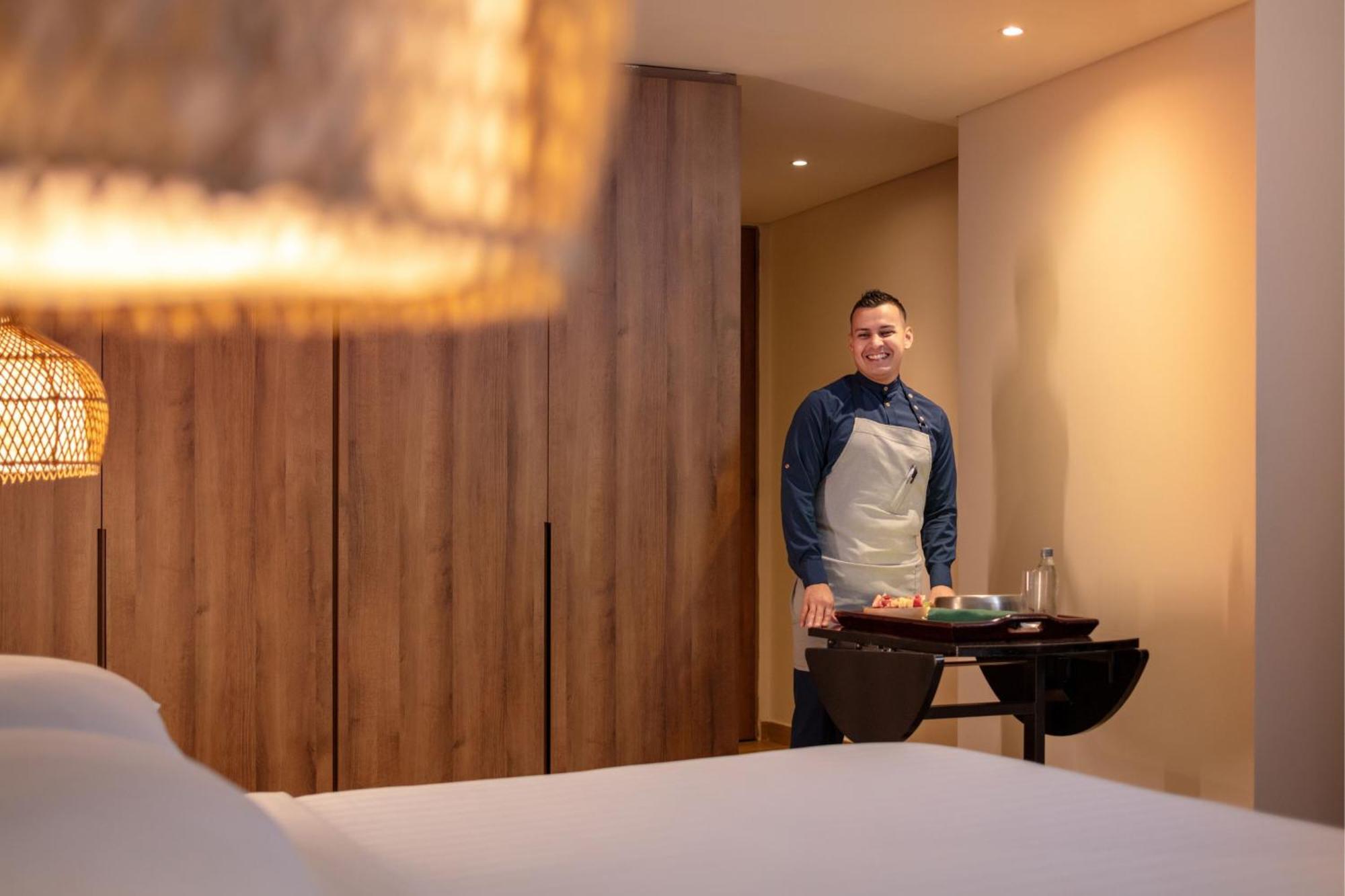Santa Marta Marriott Resort Playa Dormida Exterior foto A butler at the Mandarin Oriental, Munich